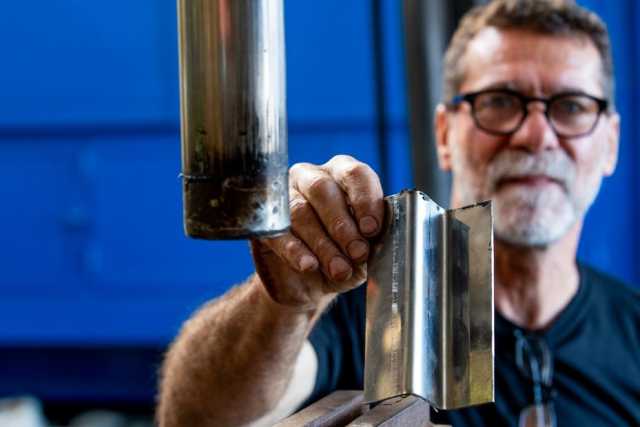 L'antica "Grimaldi": unica officina di Bari dove si costruiscono ancora pezzi per le barche